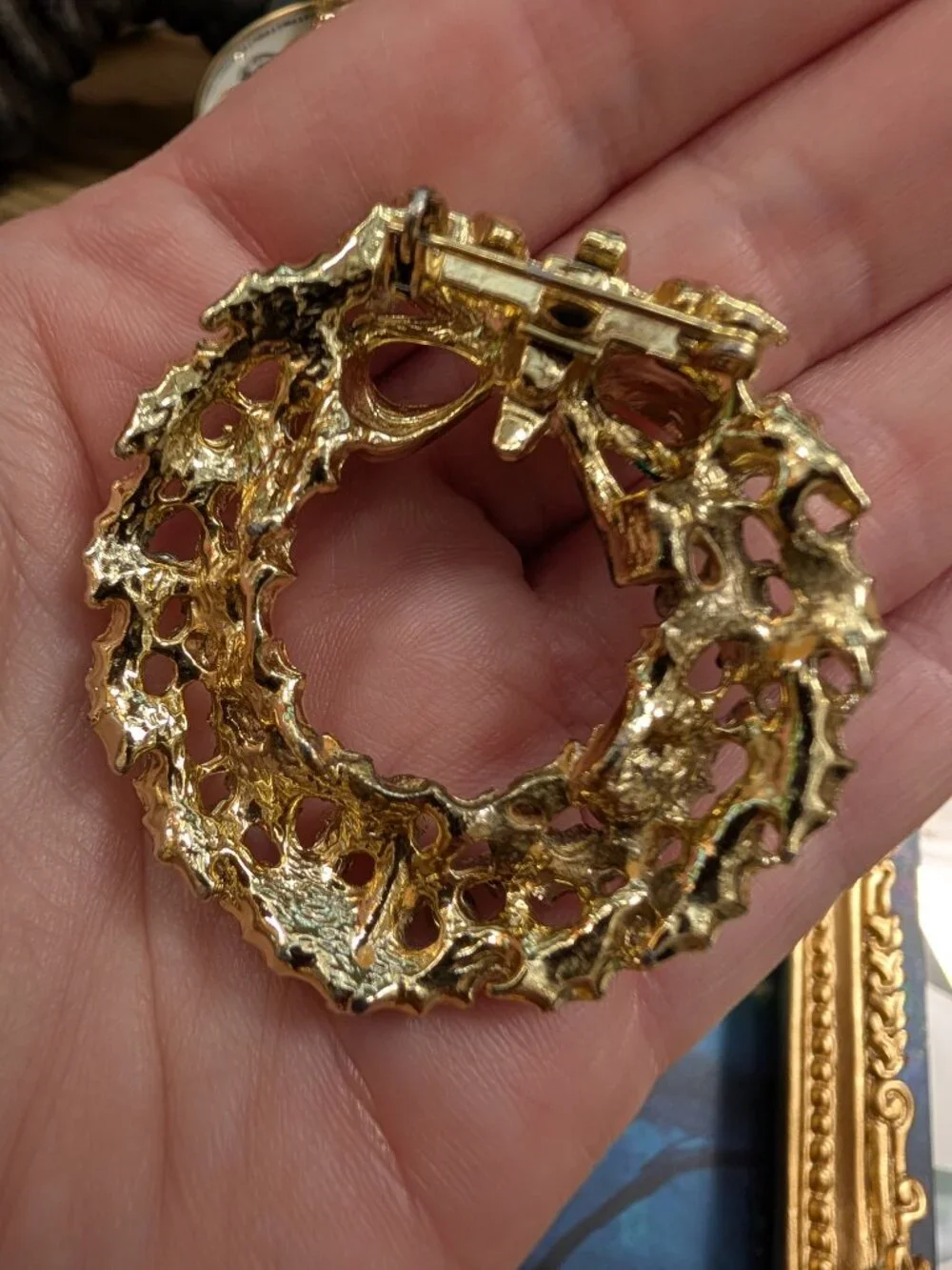 Vintage Mid-Century Gold Tone Christmas Wreath Brooch with Painted Green & Red
